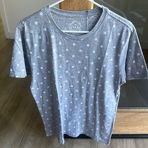 Men’s Country Road T shirt Polka Dots Gray and white Size Medium